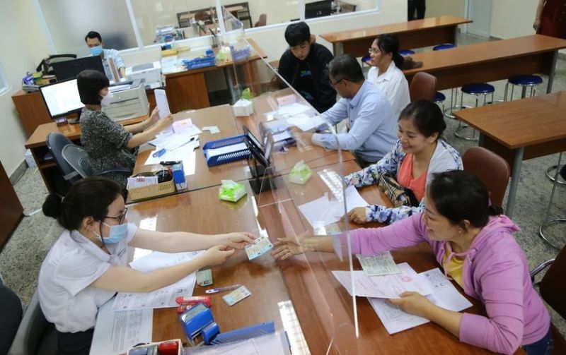 Civil servants will be paid in ranks corresponding to the recruited job position. Illustrative photo: VGP