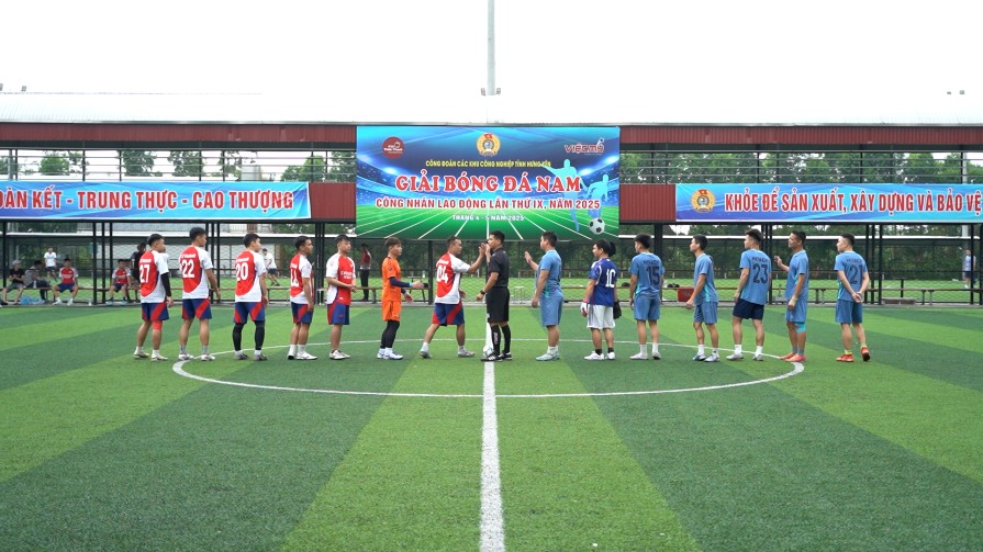 The Trade Union of Industrial Parks of Hung Yen province organized the 2025 Workers' Month men's football tournament. Photo: Quynh Chi