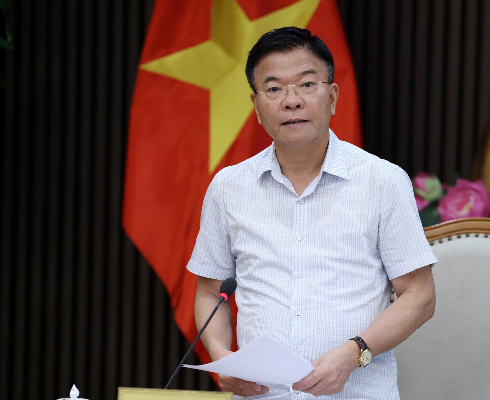 Deputy Prime Minister Le Thanh Long chaired a meeting of Steering Committee No. 4 of the Government Party Committee. Photo: VGP/Duc Tuan