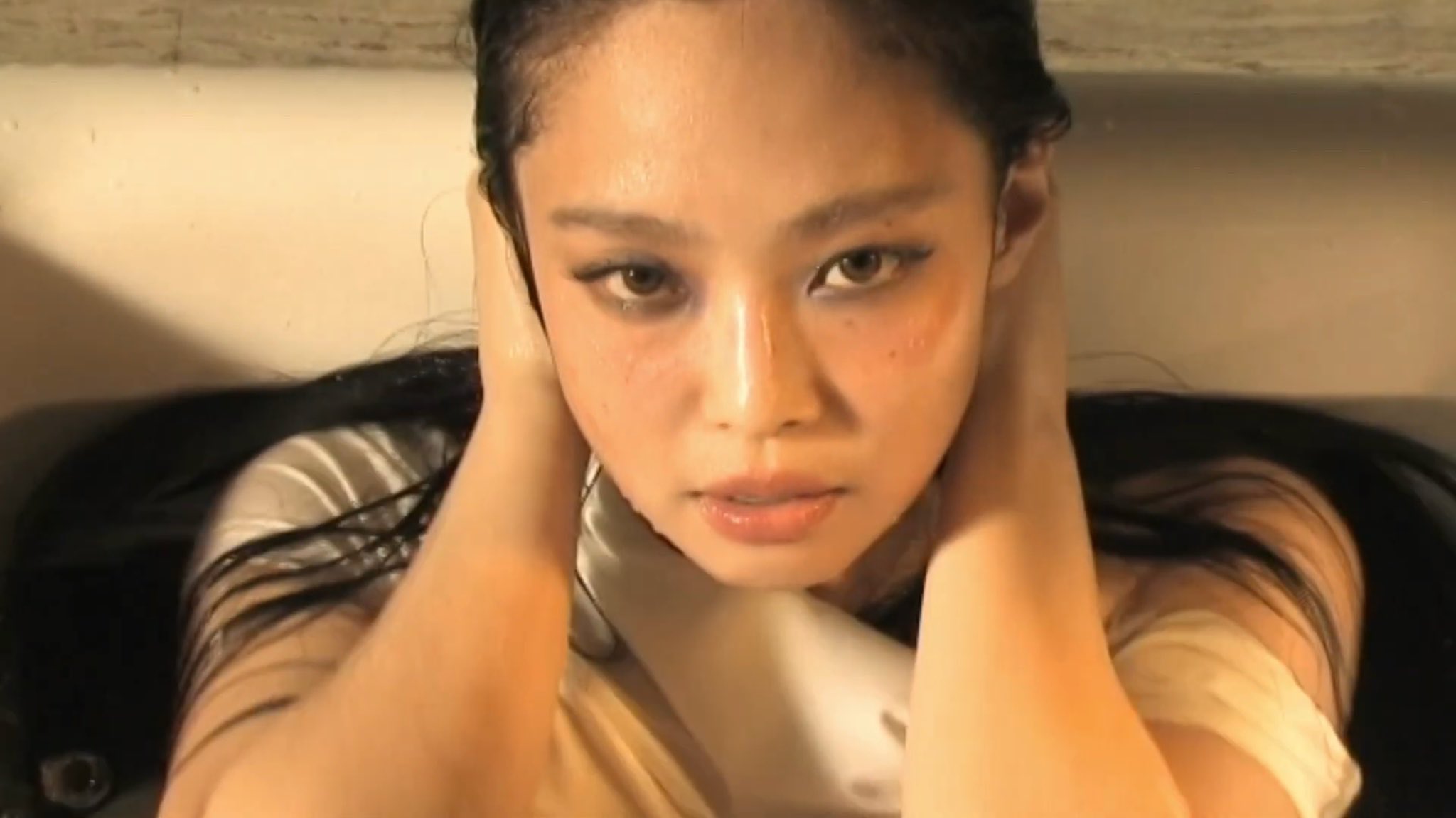 Jennie (Blackpink) released the MV "Seoul City" after more than 1 month of the album "Ruby" release. Photo: MV Seoul City