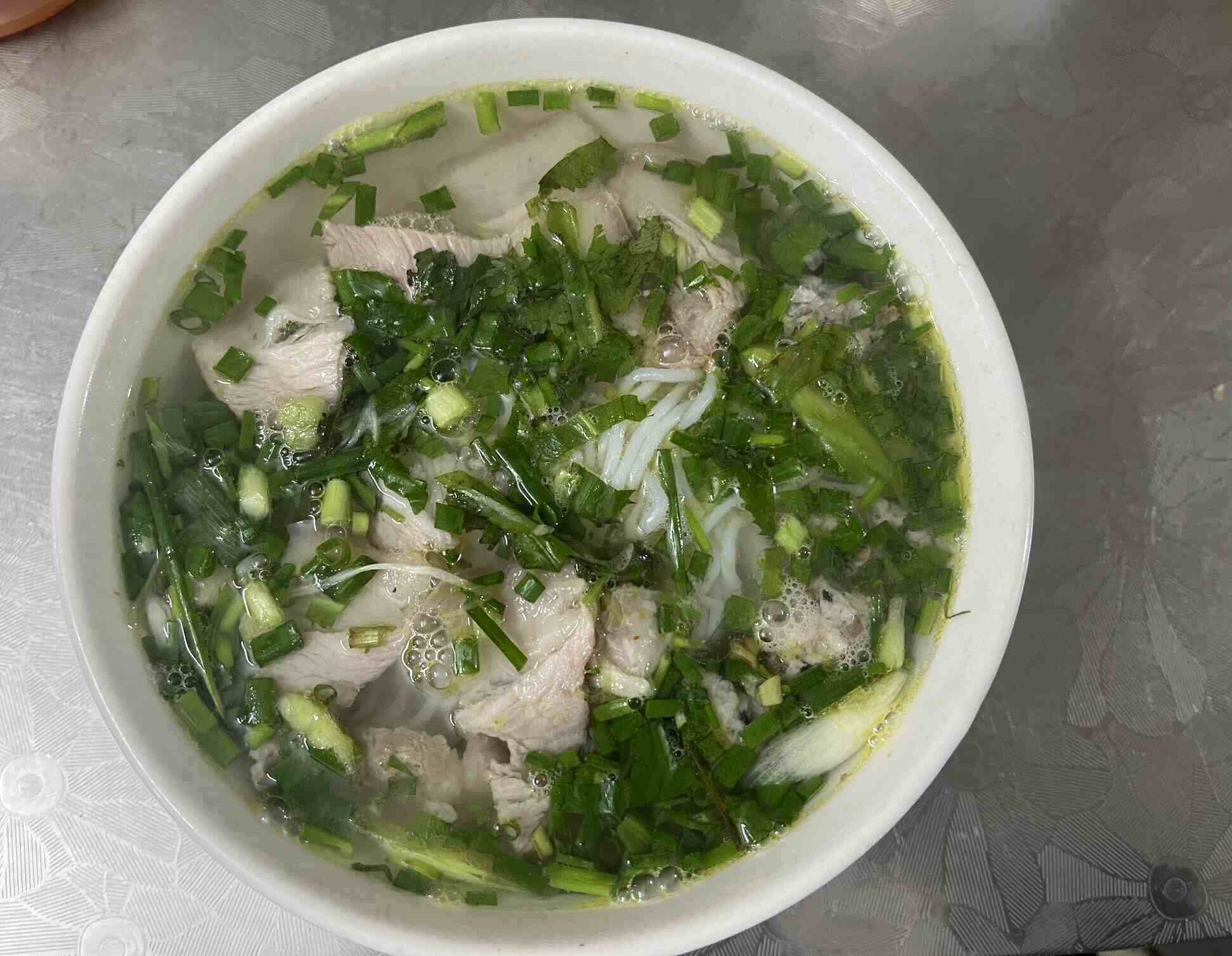 Los frijoles, las velas y el queso son la opcion preferida para el desayuno. Imagen de la pelicula