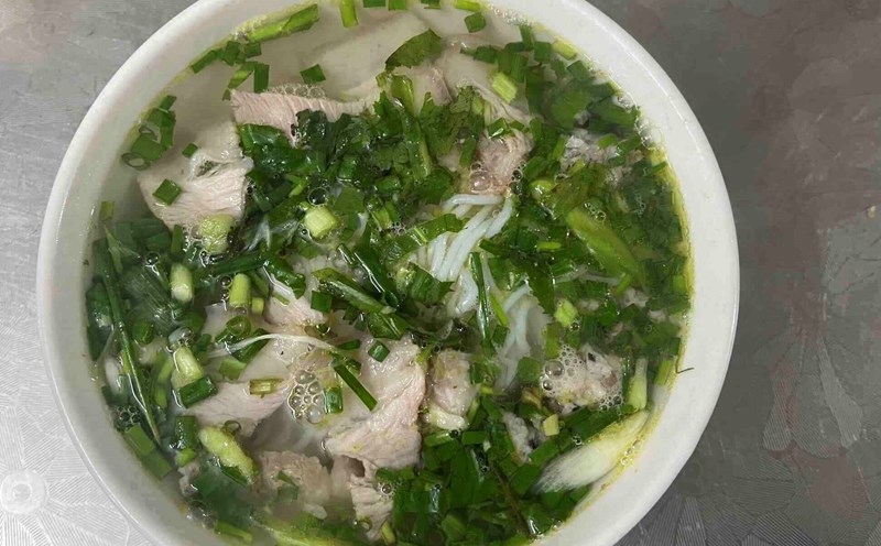 Bun, vermicelli, and pho are many people's favorite dishes for breakfast. Photo: Kieu Vu