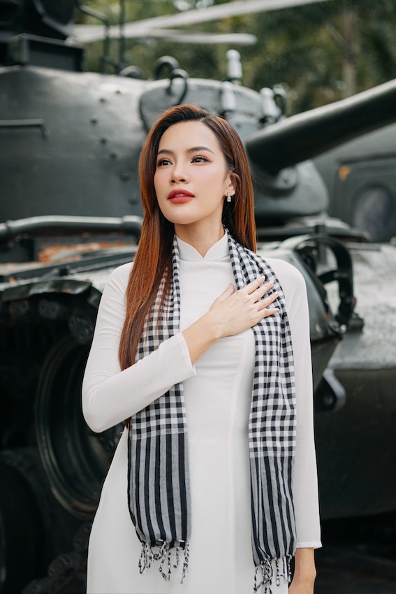 Bo anh cua Le Hoang Phuong la loi tri an sau sac toi the he cha anh. Anh: Nhan vat cung cap.