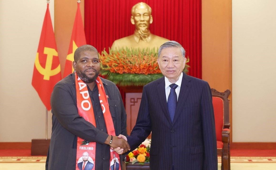 General Secretary To Lam received General Secretary of the Mozambique Liberation Front Party, Mr. Chakilaboobabcar. Photo: VNA