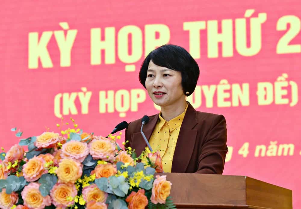 Ba Pham Thi Phuc - Chu tich HDND tinh Lam Dong phat bieu tai ky hop. Anh: Lam Hong