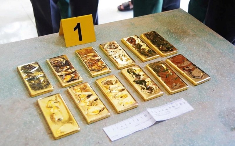 A case of illegal transportation of 12kg of gold from Cambodia to Vietnam in December 2024. Photo: VNA