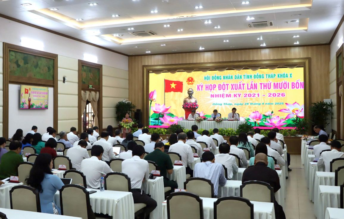 Quang canh ky hop HDND tinh Dong Thap dot xuat lan thu 14 Anh: Viet Tien