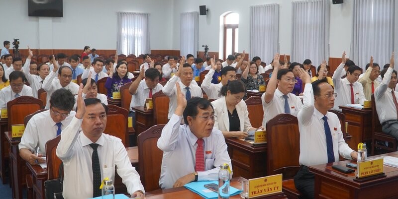 On the morning of April 28, the People's Council of Bac Lieu province approved the Project to merge Bac Lieu and Ca Mau provinces. Photo: Nhat Ho