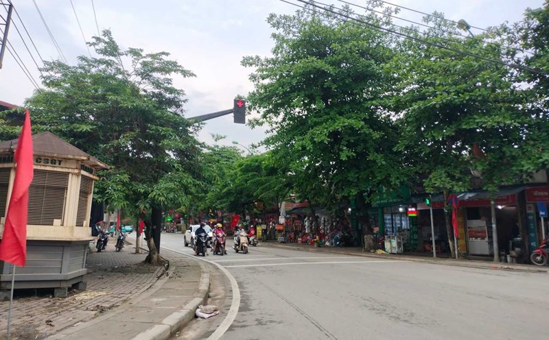 Yen Bai Provincial Police adjusted light signals at 7 intersections in Yen Bai city. Photo: Van Duc.