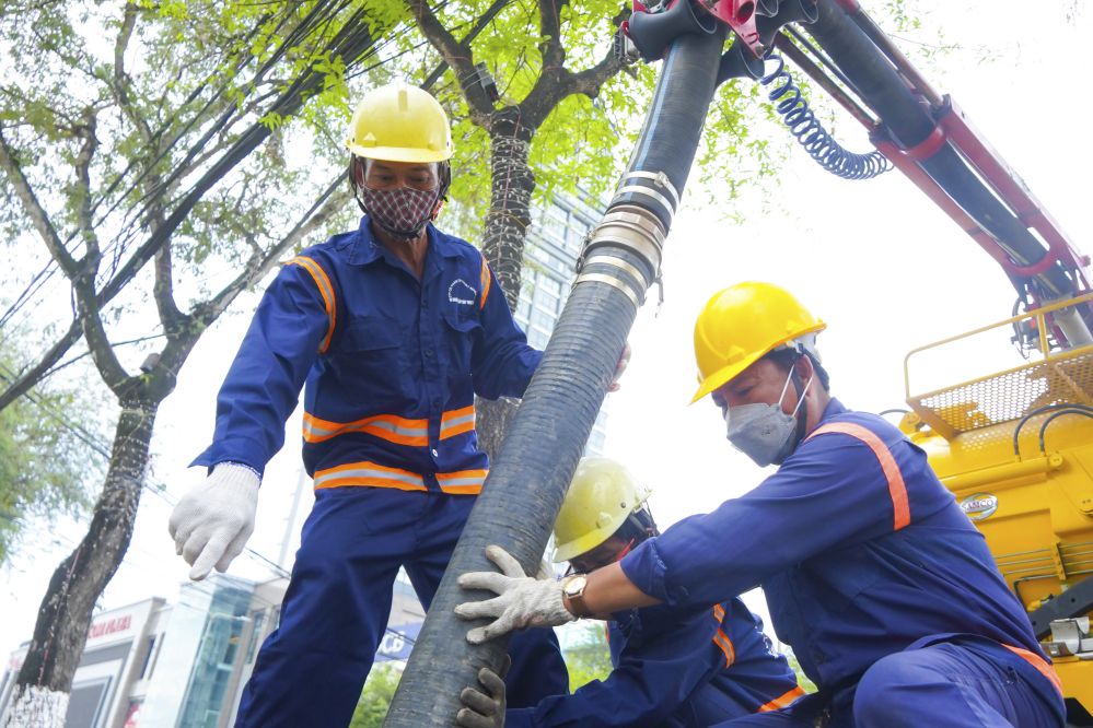 Mr. Le Quoc Viet and his colleagues always show diligence.