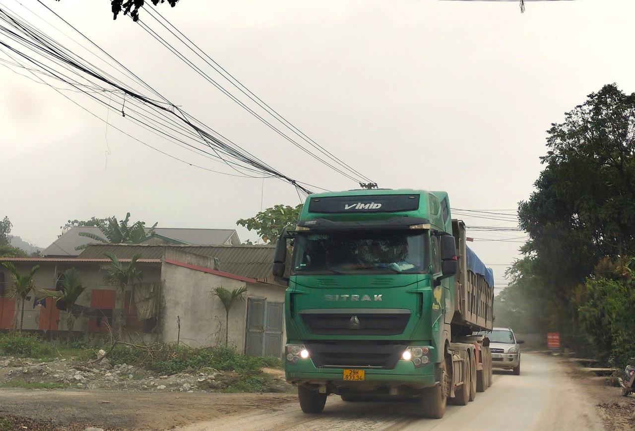 Violations of leveling, transporting, and dumping soil and rock within the required time will be punished by competent authorities. Photo: Van Duc.