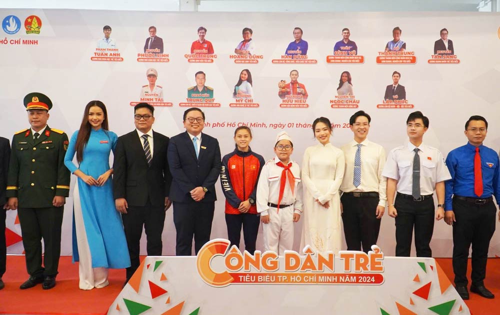 Las personas que fueron honradas como Ciudadanos Jovenes Tipicos de la Ciudad de la Capital China en 2024. Imagen de la pagina