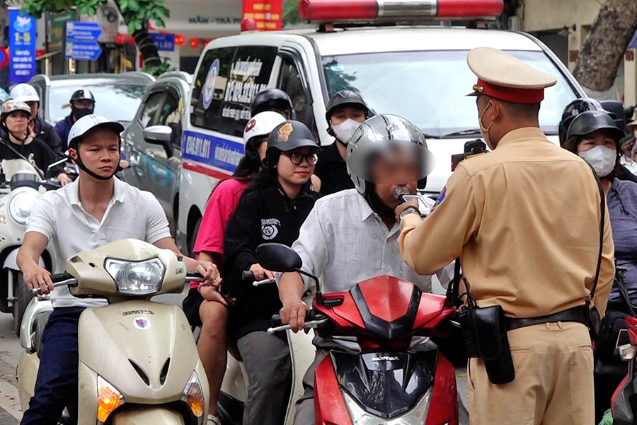 El CSGT examino a casi 100 personas, y solo encontro tres violaciones de concentracion de alcohol
