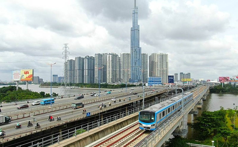 Metro No. 1 (Ben Thanh - Suoi Tien) opens the 510 km metro network in Ho Chi Minh City. Photo: Minh Quan