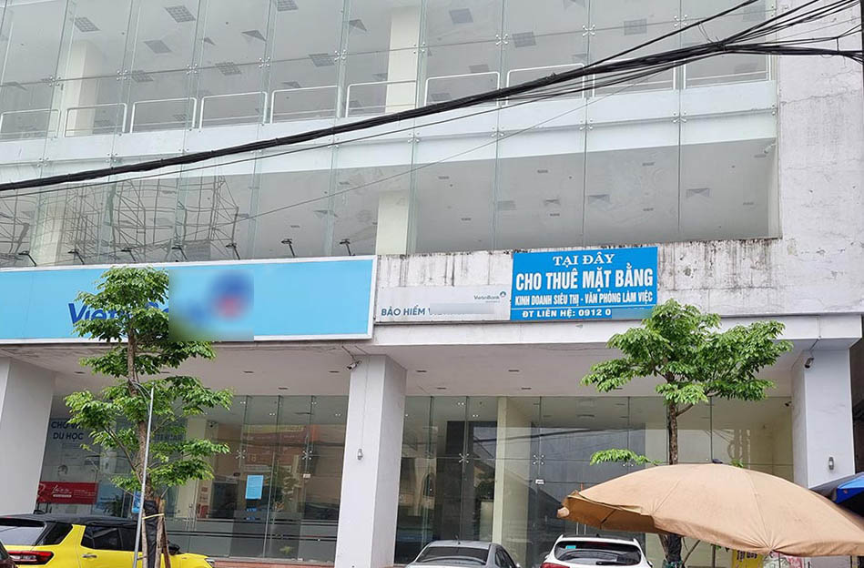 Muchos negocios de la industria estan sufriendo una gran presion por el alto costo de la renta de la tierra. Imagen de la ciudad de Quang Dai