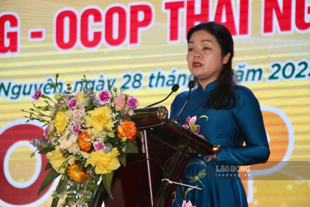 Pho Chu tich UBND tinh Thai Nguyen phat bieu khai mac. Anh: Nguyen Hoan.