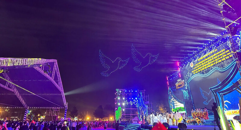 La gente de Ta Vinh esta orgullosa, feliz de recibir un doble honor. Imagen de la ciudad de Huanglong