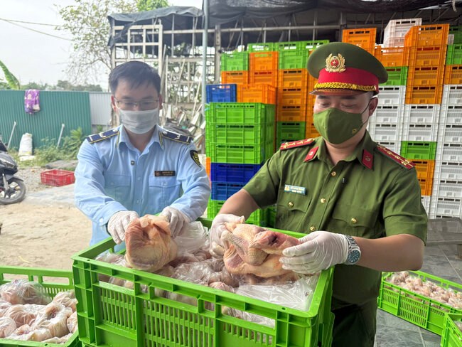 Quan ly thi truong ngan chan hang chuc tan ga khong dam bao chat luong chuan bi tuon ra thi truong. Anh: Khanh Hoang