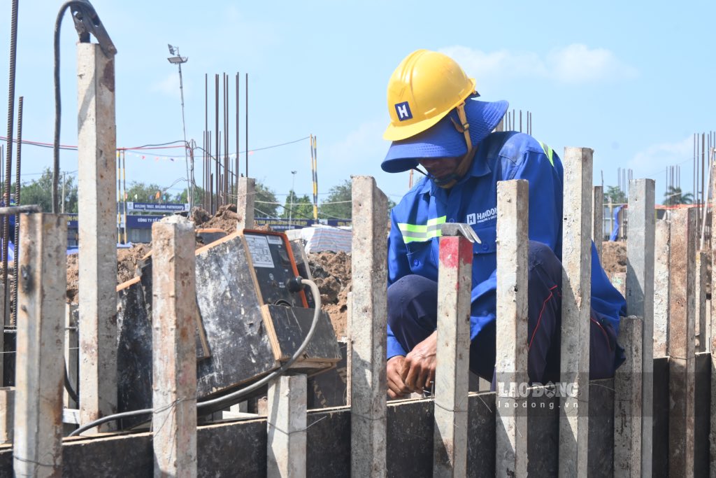 Mas de 100 trabajadores construiran el Hospital General de la Provincia de Ben Tre en la festividad del 30 de abril de 2025.