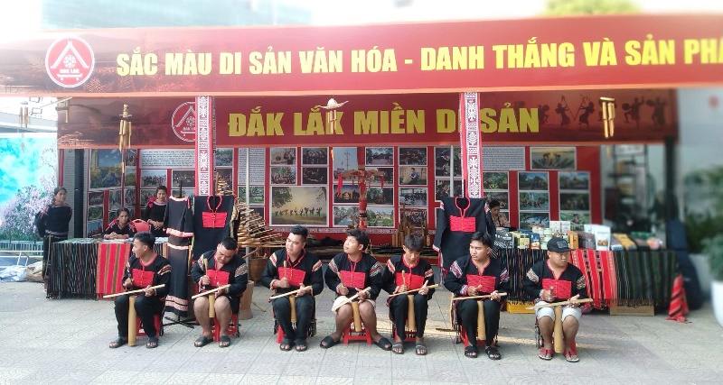 El artista de la provincia de Da Nang se presento en Hue. Imagen de la pagina web de Kim Bao