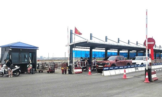 Bến phà Đồng Bài (Hải Phòng) vắng vẻ trước kì nghỉ lễ. Ảnh: Vũ Hà