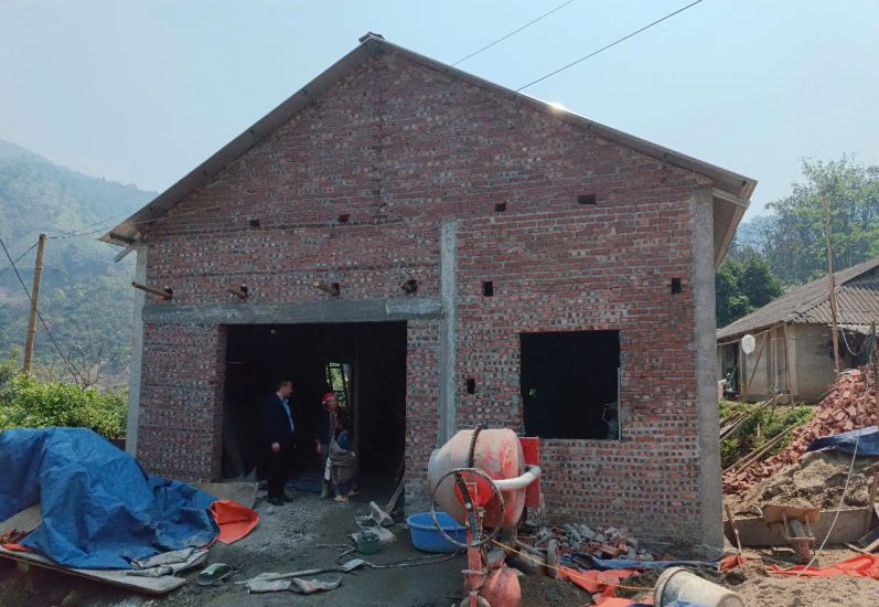 Las localidades en la provincia de Lao Cai se esfuerzan por fines del 5 de mayo del 5.2025 para completar el plan para eliminar casas temporales y casas en ruinas. Foto: Dinh Dai
