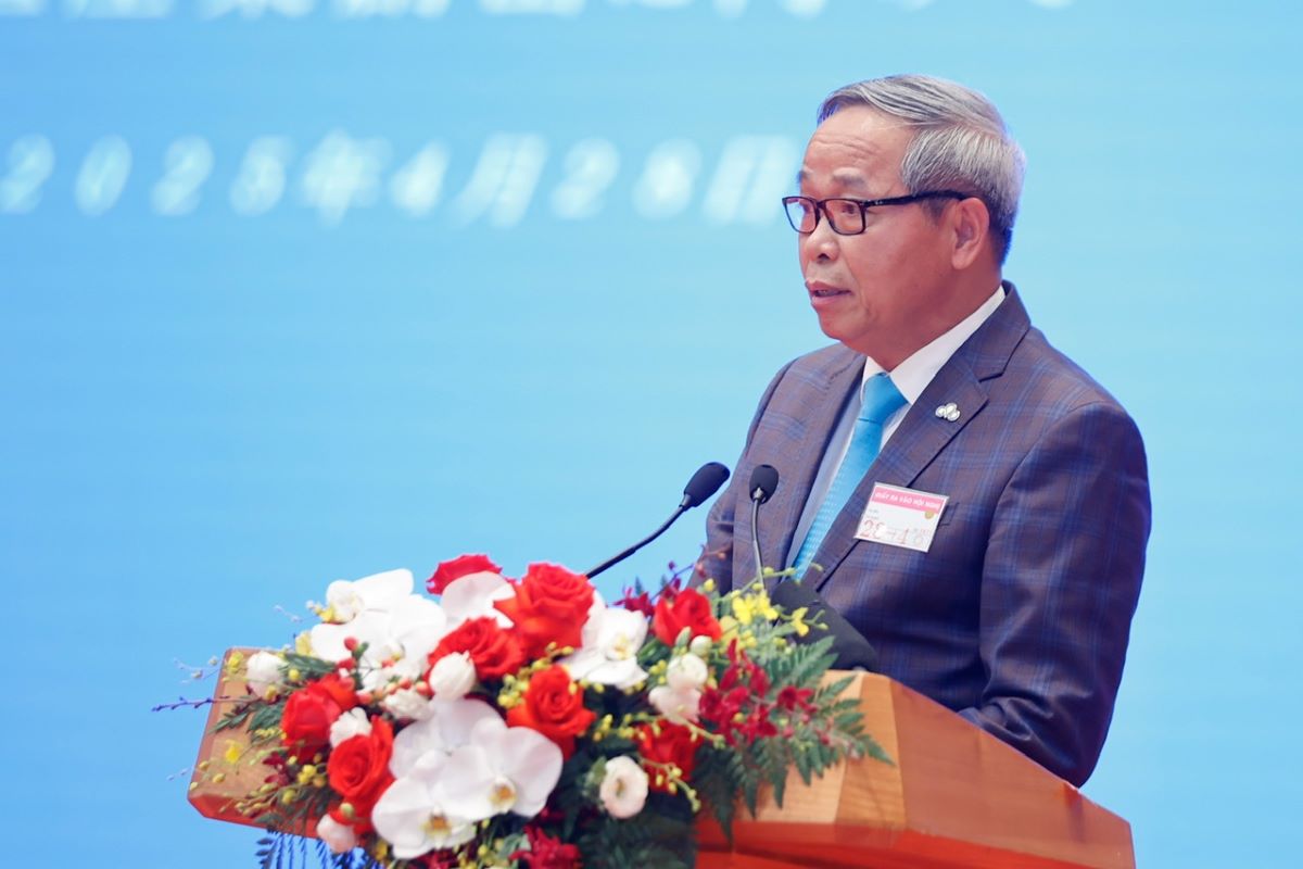 El presidente del Consejo de Administracion / presidente del Grupo Tecnologico CMC habla en el foro economico Vietnam - Japon. Imagen de la CMC