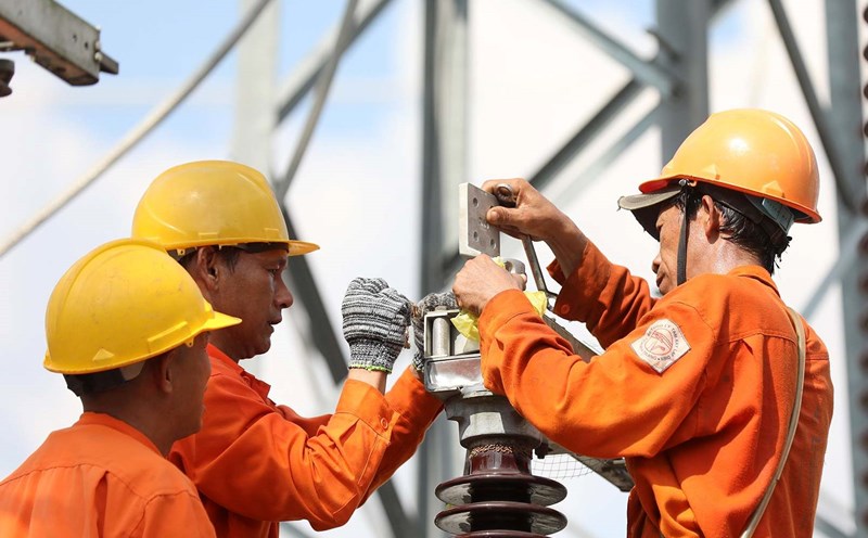 Nhiều người than phiền hóa đơn tiền điện tháng 6 tăng mạnh, EVN Hà Nội lên tiếng