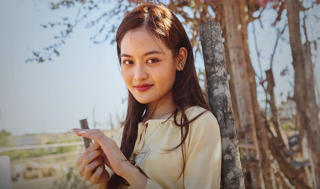 Thuy Anh stars in Ly Hai's film "Flip Side 8: Sun Hands". Photo: Producer