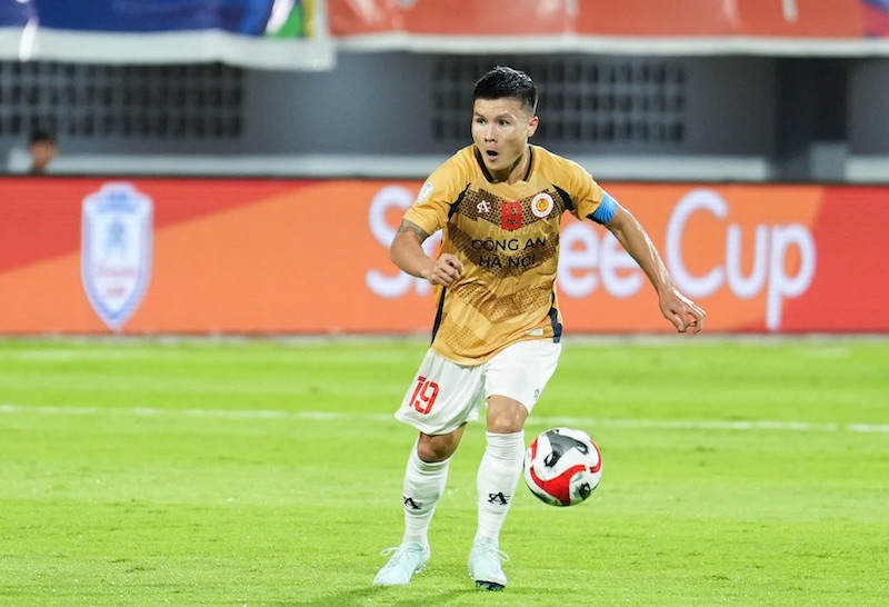 Quang Hai and his teammates at Hanoi Police are determined to come back against PSM Makassar. Photo: CAHN Club