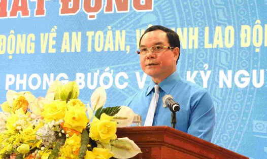 Chủ tịch Tổng Liên đoàn Lao động Việt Nam Nguyễn Đình Khang phát biểu chỉ đạo. Ảnh: Tô Công.
