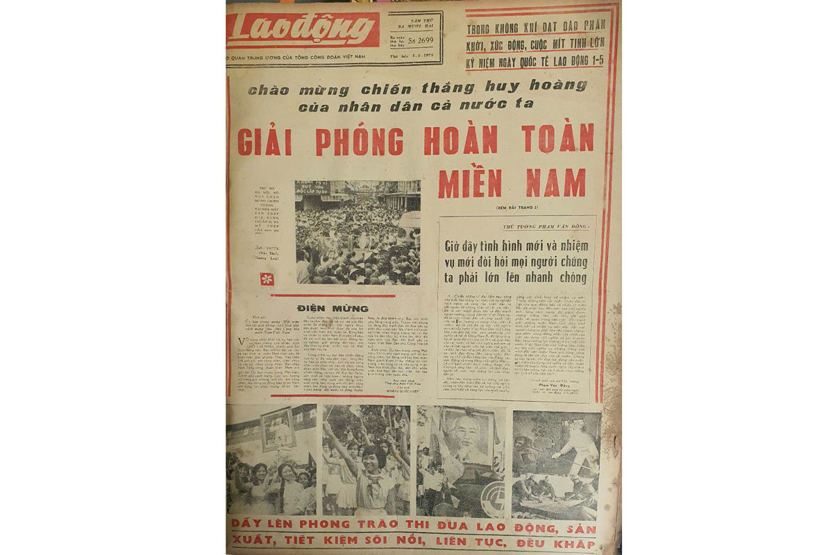 The first number of Lao Dong newspapers after the National Reunification Day. Photo: Hoang Lam
