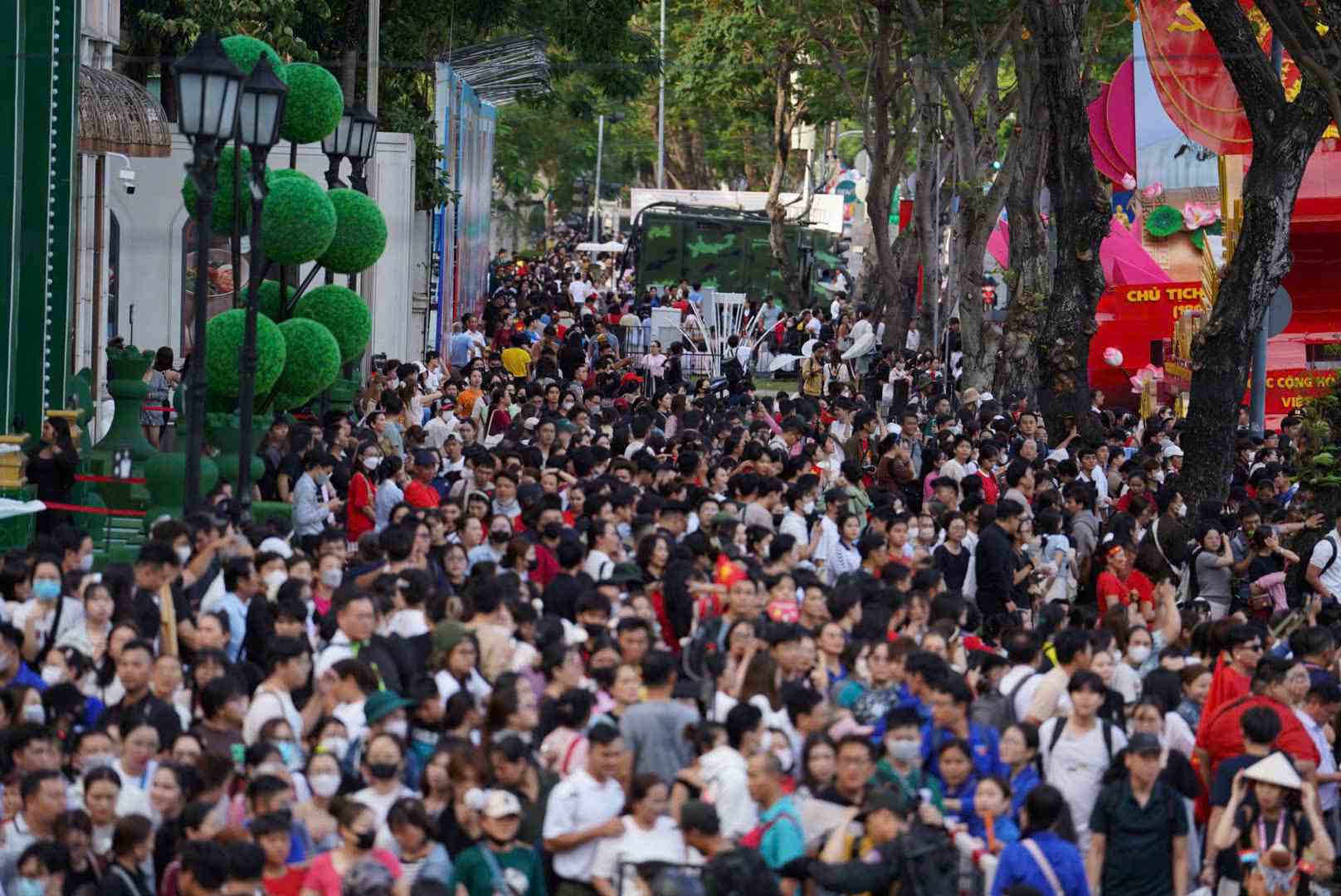 El Ministerio de Salud esta preocupado por la seguridad y la salud de la gente que va a ver los desfiles, los desfiles. Foto: Su hermano