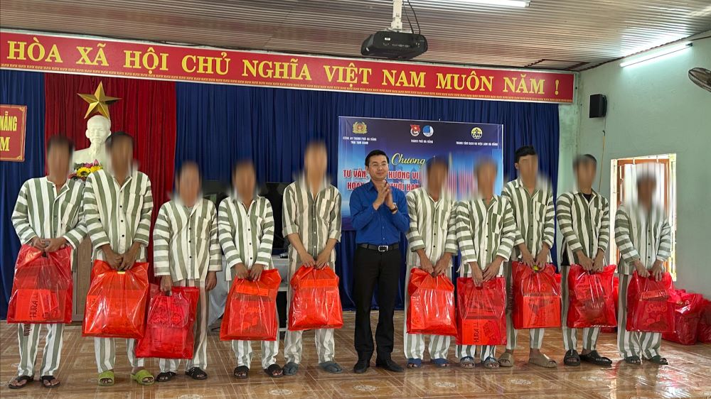 Da Nang orients and provides job counseling for prisoners who are about to expire. Photo: Thuy Duong