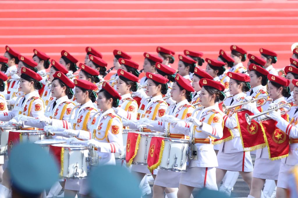 El desfile militar, el desfile comenzo a las 6:30 del 30 de abril en HCMC. Imagen de la pelicula