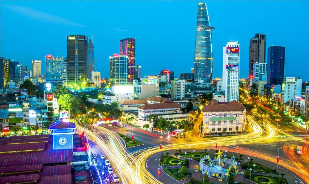 Vietnam is making a strong breakthrough, rising after 50 years of national reunification. In the photo is a corner of Ho Chi Minh City. Photo: VGP