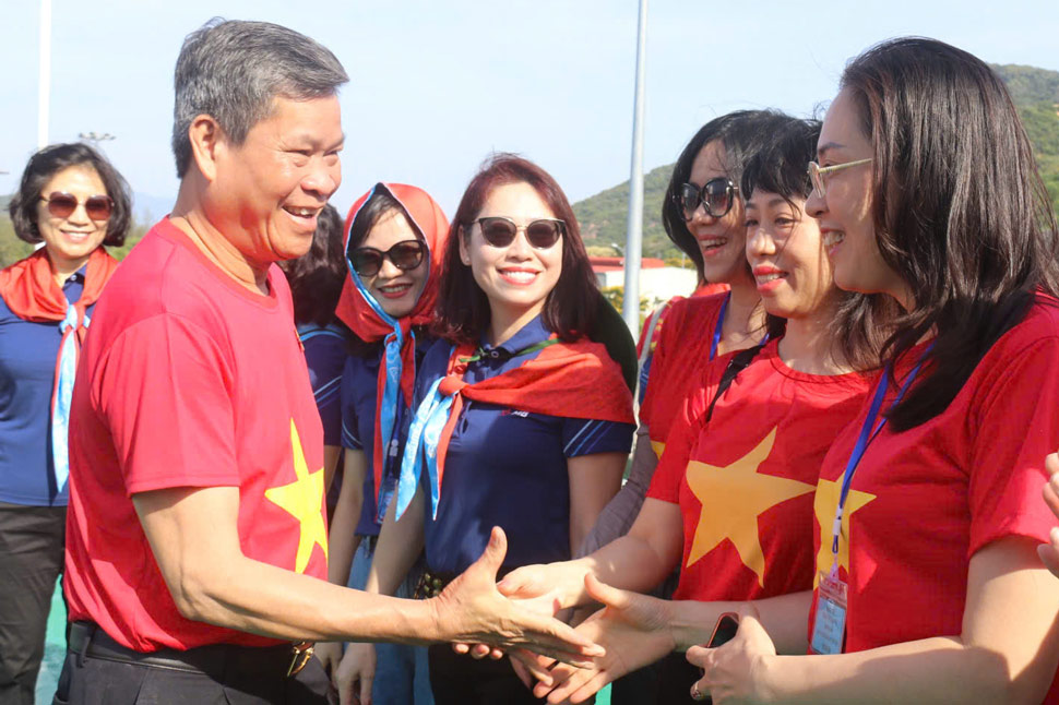 50 years of liberating Truong Sa, the hearts of union officials turn to the sea and islands. Photo: Phuong Linh