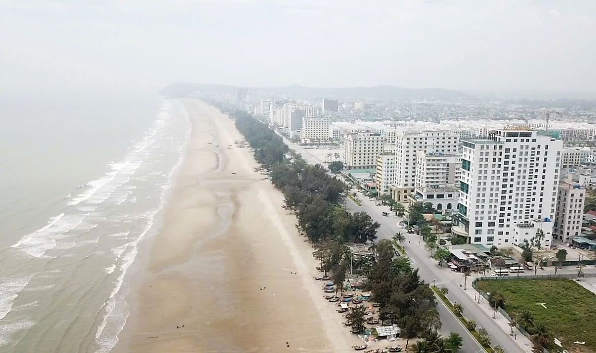 Sam Son waits for visitors on the big day. Photo: Tran Lam