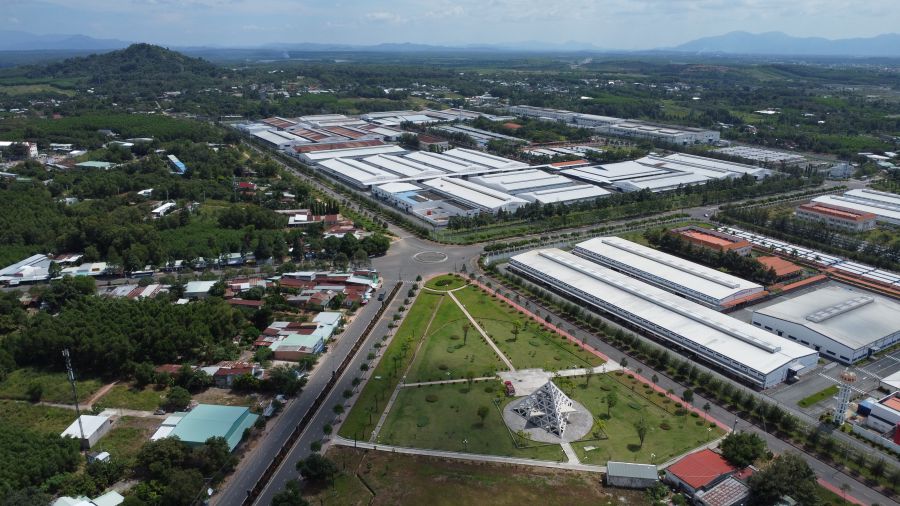 Xuan Loc district develops industry, creating jobs for tens of thousands of workers. Photo: Ha Anh Chien