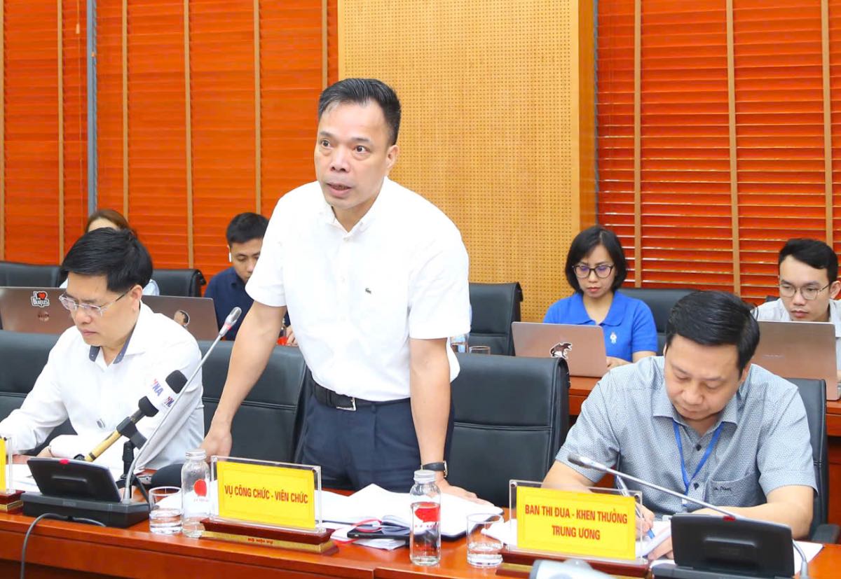 According to Mr. Nguyen Xuan Tu, one of the notable contents of the draft Law on Cadres and Civil Servants (amended) is to remove the civil servant promotion exam. Photo: Tong Giap