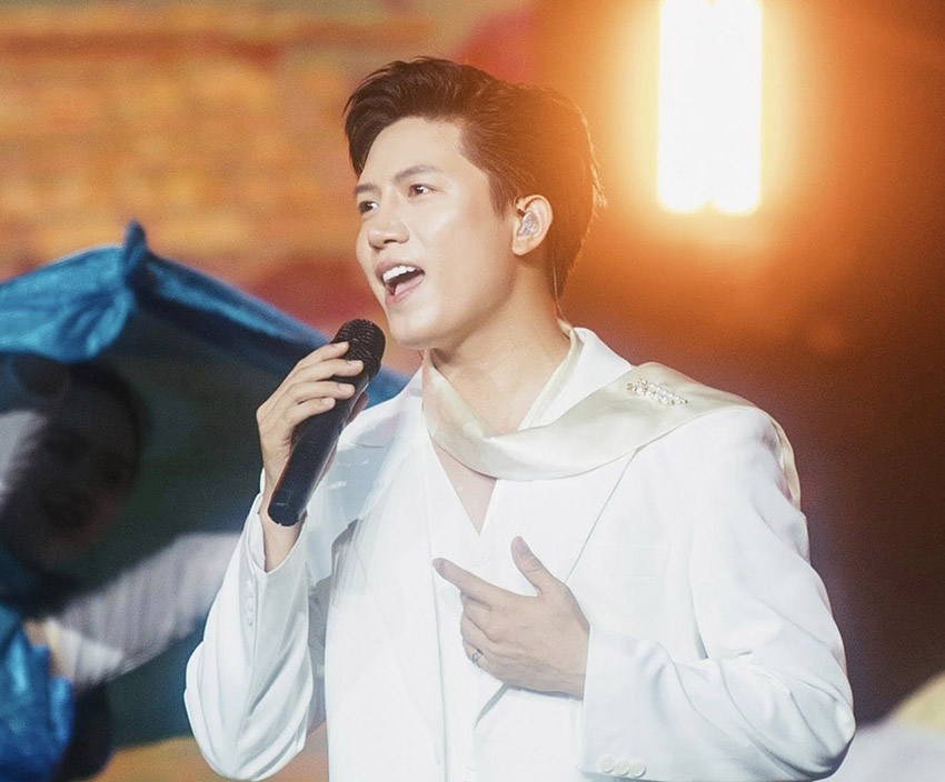 Anh Tu Voi Ban Don in the North-South consultation music night. Photo: Character provided