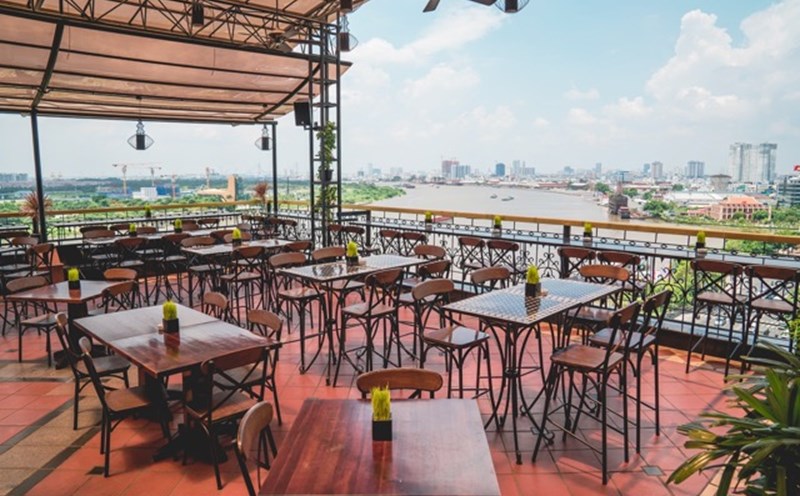 A luxury hotel facing Bach Dang wharf, with a beautiful view of the April 30 grand festival. Photo: Nguyen Tung