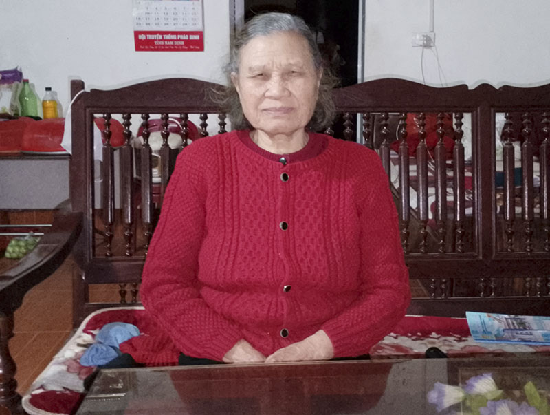Co som luong huu, ba Nga yen tam ve cac chi phi khi ra Ha Noi choi voi con chau. Anh: Manh Cuong.