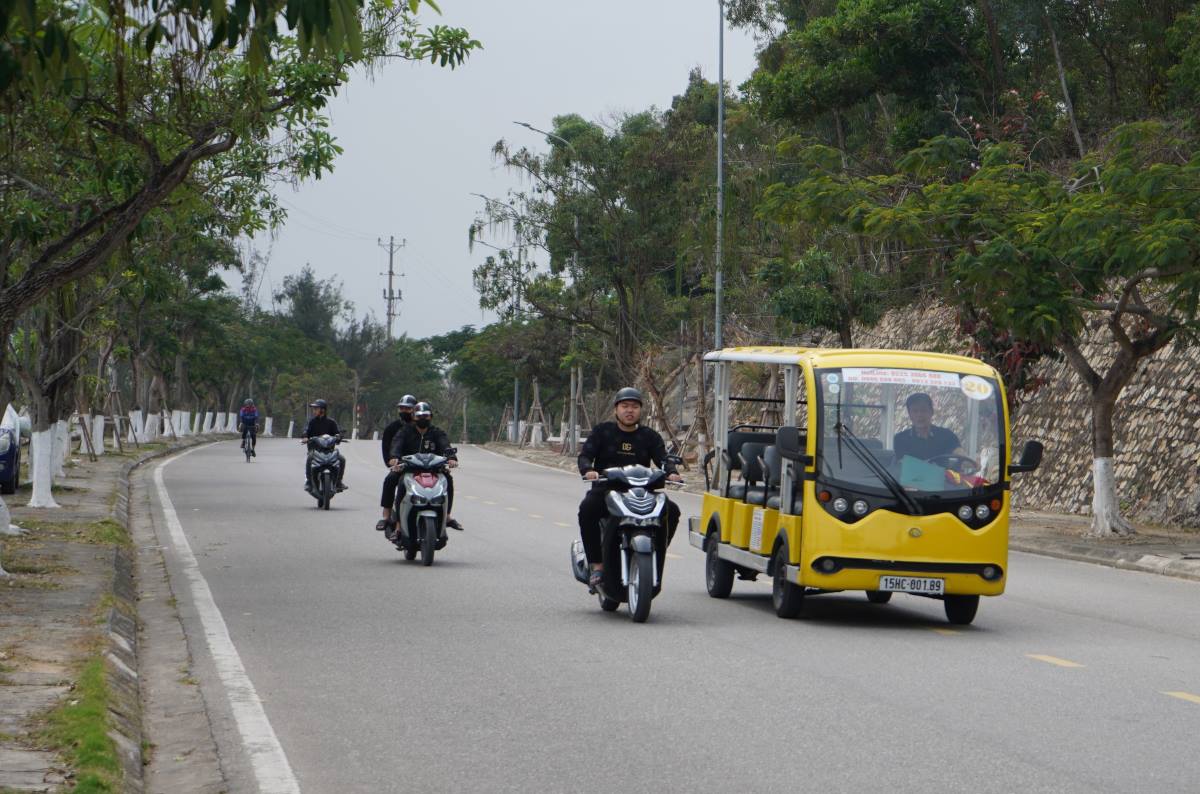 We went all the way to Do Son tourist area, Hai Phong. Photo: Mai Dung