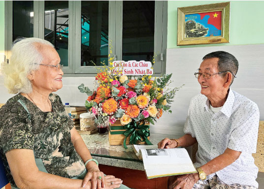 Mr. Nguyen Van Thien and Ms. Nguyen Thi Lieu told the story of holding Thu Duc Thermal Power Plant on April 30, 197.