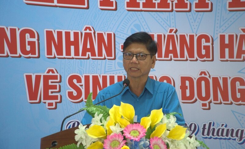 Pho chu tich LDLD tinh Bac Lieu Huynh Nguyen Truc Linh on lai truyen thong ngay Quoc te Lao dong, phat dong thang cong nhan. Anh: Nhat Ho