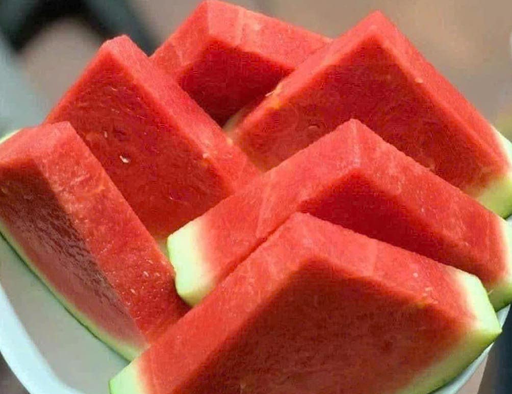 Eating 1-2 slices of watermelon at this time of day will help you sleep well. Photo: Kieu Vu