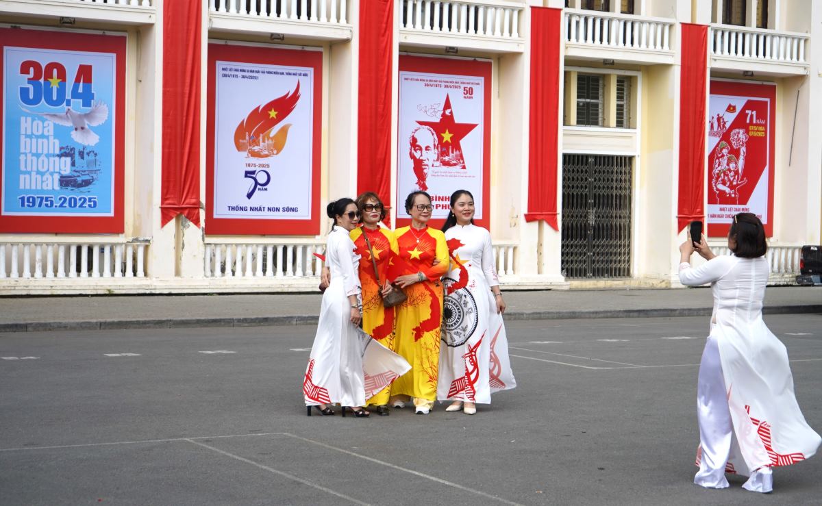 The growth of Hai Phong is slow to decrease, and the flower and fish are huge. Photo: Mai Dung