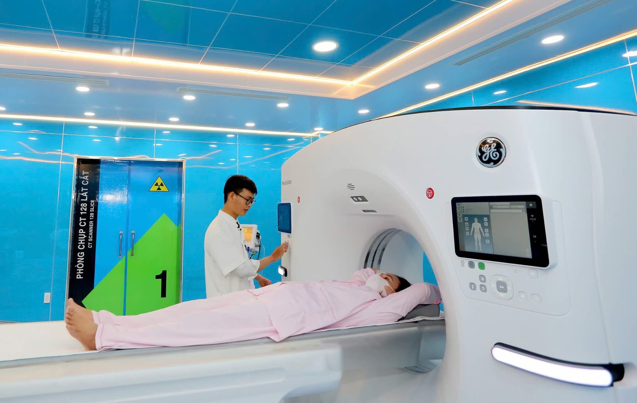 El sistema de tomografia computarizada de Hue Central, el mas moderno de China.