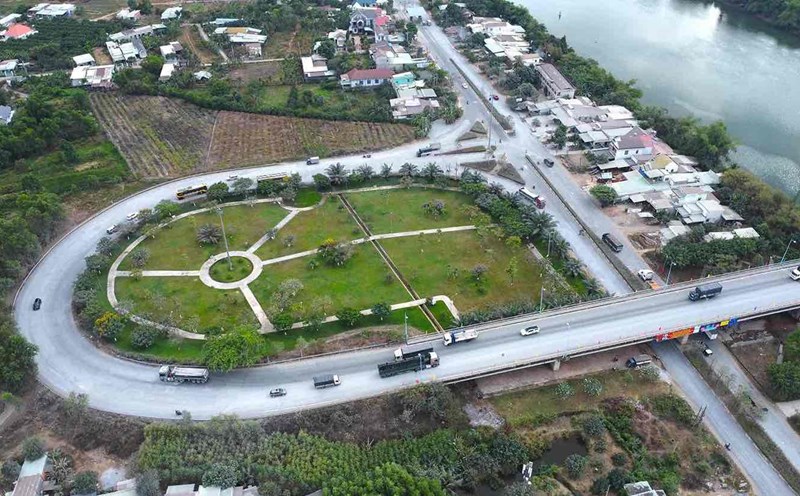 The end point of Ho Chi Minh City Ring Road 4 through Dong Nai is in Tan An commune, Vinh Cuu district. Documentary photo: HAC